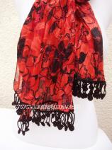 Foulard rouge avec une bordure au crochet