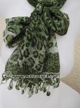 Foulard vert avec une bordure au crochet
